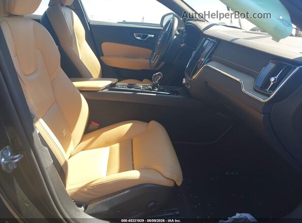 7JRA22TL6LG063990 2020 VOLVO S60 Black Front interior view