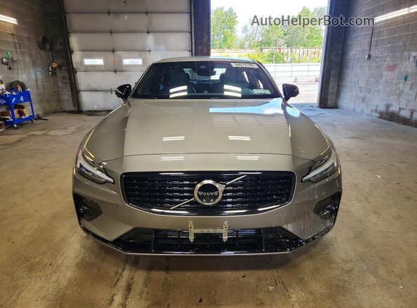 7JRA22TM5MG095307 2021 VOLVO S60 Silver Դիմացի տեսք