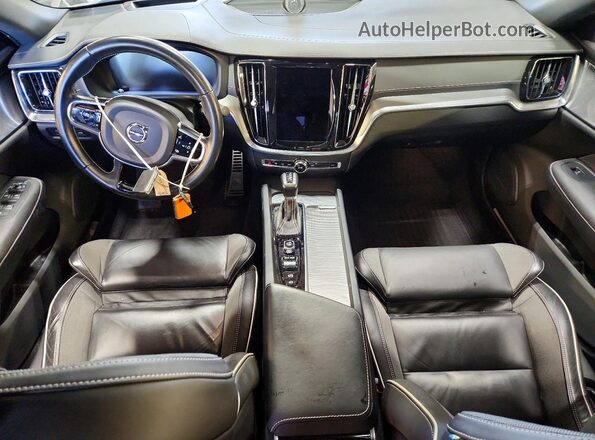 7JRA22TM5MG095307 2021 VOLVO S60 Silver Առջևի վահանակի տեսք