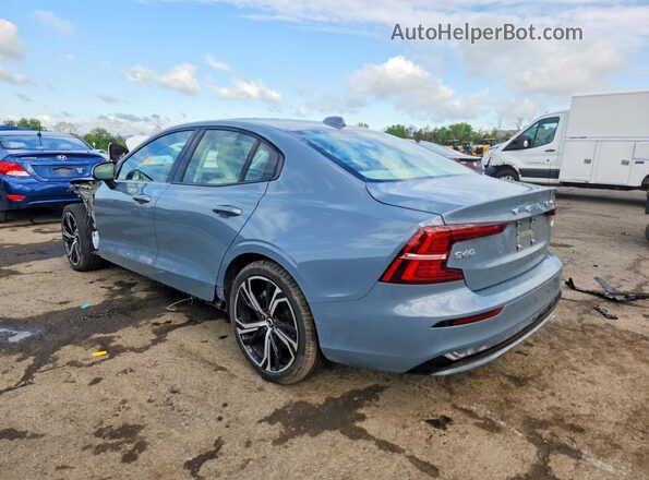 7JRL12FK8RG309381 2024 VOLVO S60 Синий Задняя левая четверть
