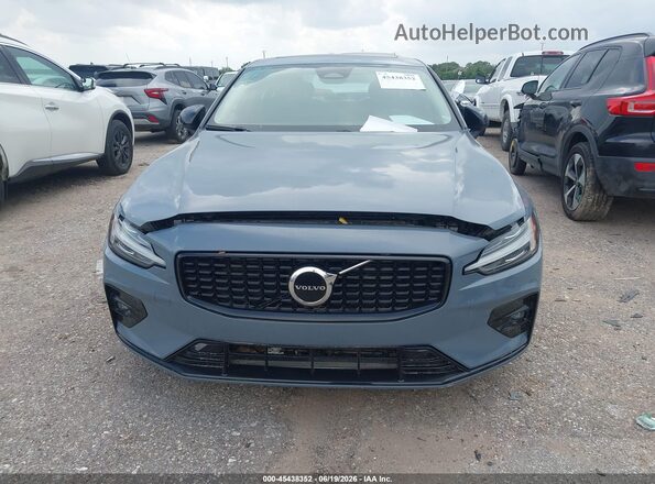 7JRL12FK9RG323001 2024 VOLVO S60 Gray Vista del cuadro de instrumentos
