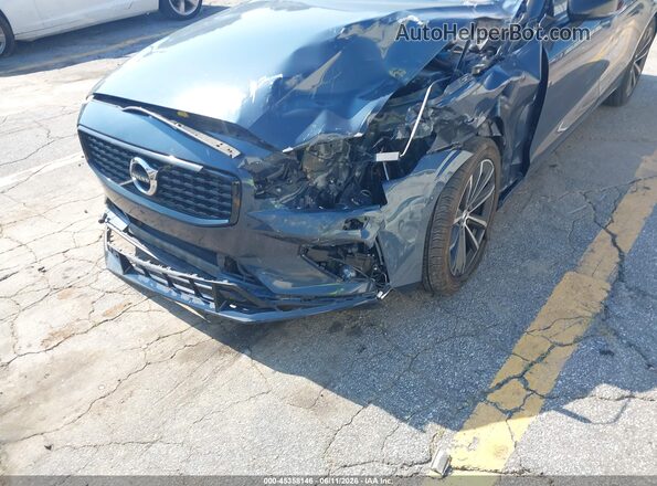 7JRL12FZ3NG153824 2022 VOLVO S60 Gray Widok z przodu