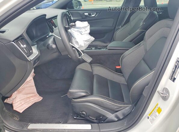 7JRL12TH5RG297330 2024 VOLVO S60 White Vista interior delantera