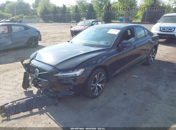 7JRL12TK5RG297324 2024 VOLVO S60 Черный Передняя левая четверть