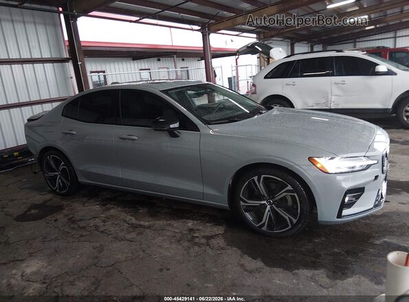 7JRL12TK8RG324001 2024 VOLVO S60 Gray Սալոնի հետևի տեսք