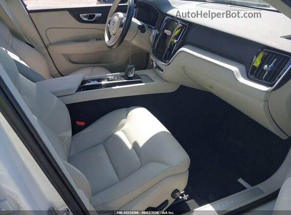 7JRL12TL0RG326575 2024 VOLVO S60 White Vista interior delantera