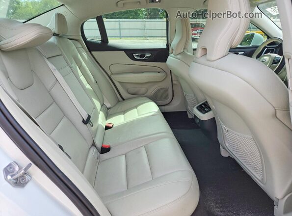 7JRL12TL9NG154069 2022 VOLVO S60 White Vista de los asientos traseros