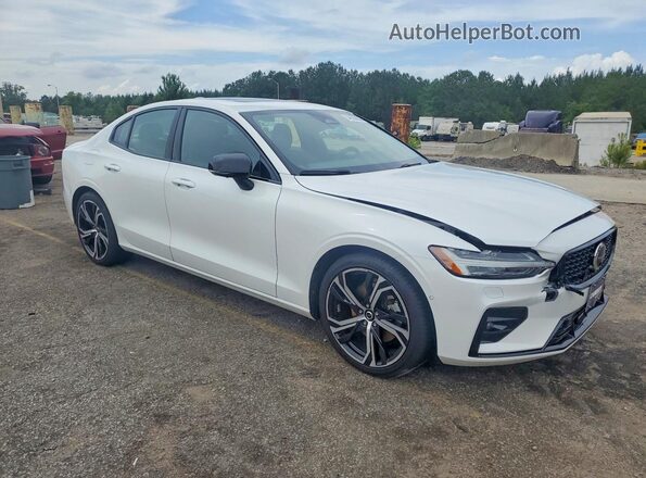 7JRL12TLXRG304986 2024 VOLVO S60 Белый Передняя правая четверть