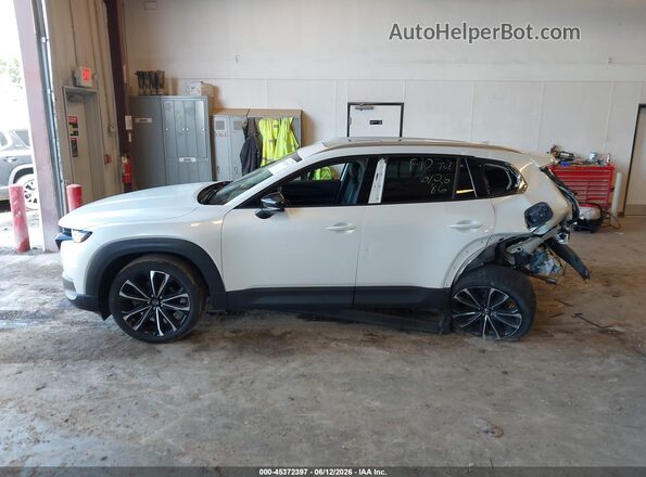 7MMVABEM0PN121828 2023 MAZDA CX-5 White Rear interior view