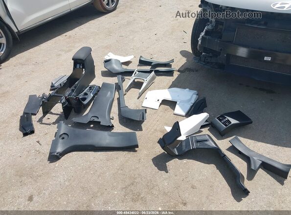 7MUAAAAG5RV073044 2024 TOYOTA COROLLA CROSS Black Vista del cuadro de instrumentos