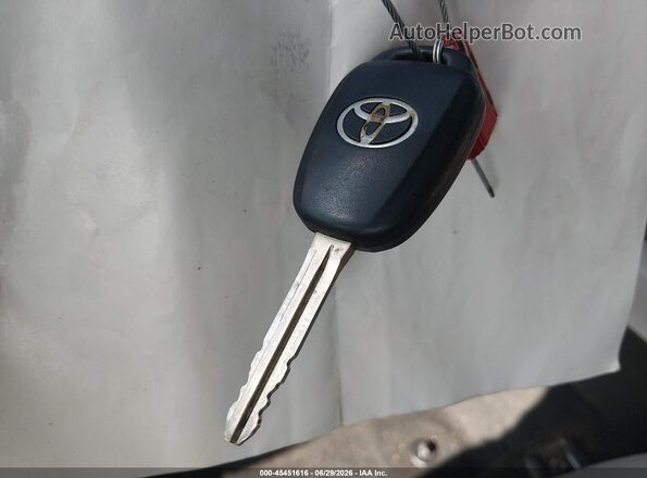 7MUAAAAG7PV050250 2023 TOYOTA COROLLA CROSS Silver Vista del salpicadero