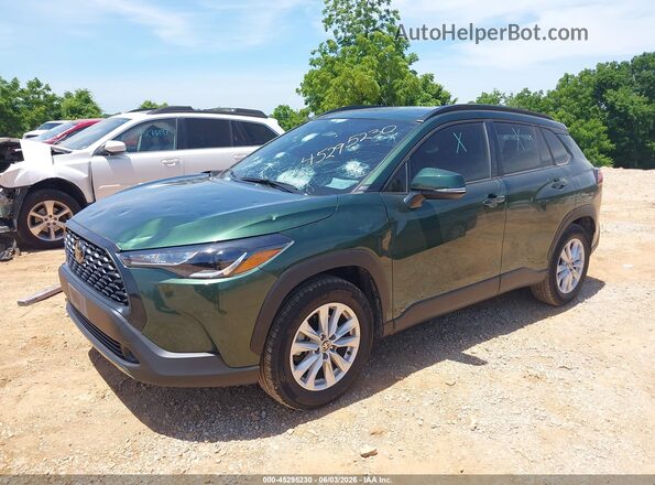 7MUCAAAG3RV093379 2024 TOYOTA COROLLA CROSS Green Vista tres cuartos delantera izquierda