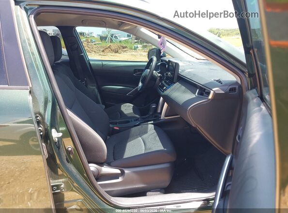 7MUCAAAG3RV093379 2024 TOYOTA COROLLA CROSS Green Vista interior delantera