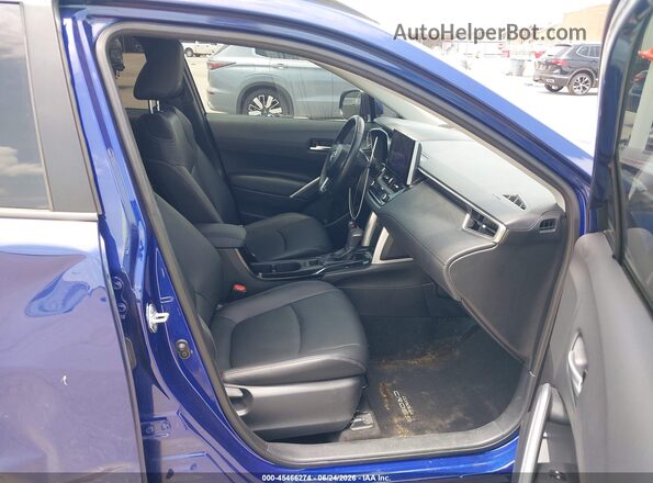 7MUDAAAG5PV065083 2023 TOYOTA COROLLA CROSS Синий Вид салона спереди