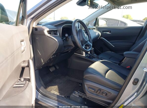 7MUDAAAGXRV086806 2024 TOYOTA COROLLA CROSS Gray Front interior view