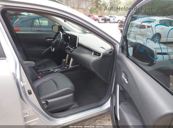7MUEAAAG6PV062004 2023 TOYOTA COROLLA CROSS Silver Front interior view