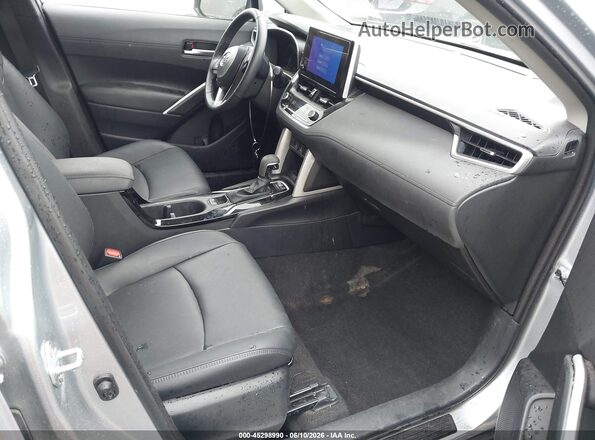 7MUEAABGXSV128013 2025 TOYOTA COROLLA CROSS Silver Vista interior delantera