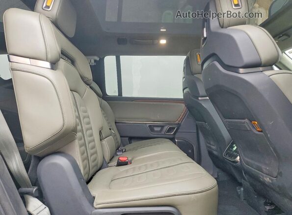 7PDSGABA0PN005642 2023 RIVIAN R1S Зеленый Вид задней части салона