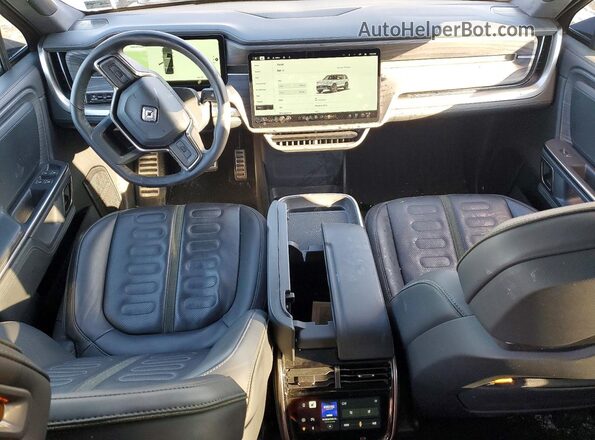 7PDSGABA1PN011126 2023 RIVIAN R1S Silver Dashboard view