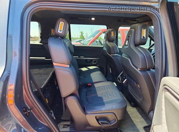 7PDSGABA1PN023602 2023 RIVIAN R1S Серый Вид задних сидений