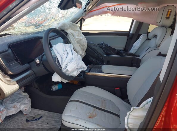 7PDSGABA3RN033955 2024 RIVIAN R1S Red Front interior view