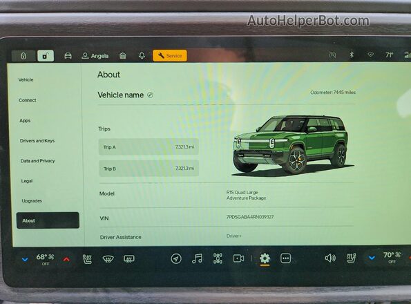 7PDSGABA4RN039327 2024 RIVIAN R1S Green Սարքավորումների վահանակի տեսք