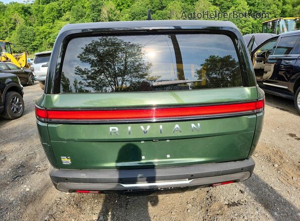 7PDSGABA4RN039327 2024 RIVIAN R1S Green Հետևի տեսք