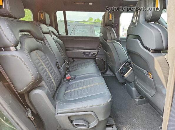 7PDSGABA4RN039327 2024 RIVIAN R1S Green Սալոնի հետևի տեսք