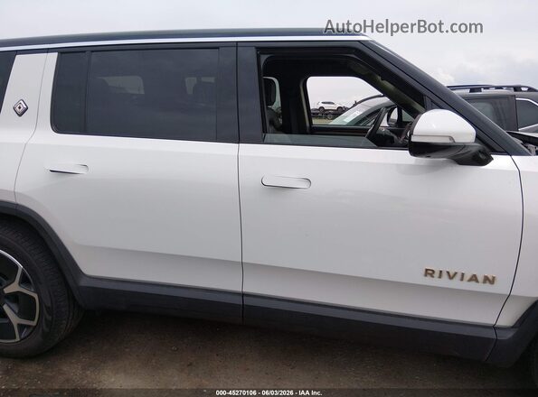 7PDSGABA6PN004916 2023 RIVIAN R1S White Вид задньої частини салону