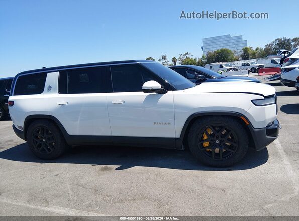 7PDSGABA6PN017536 2023 RIVIAN R1S White Rear interior view