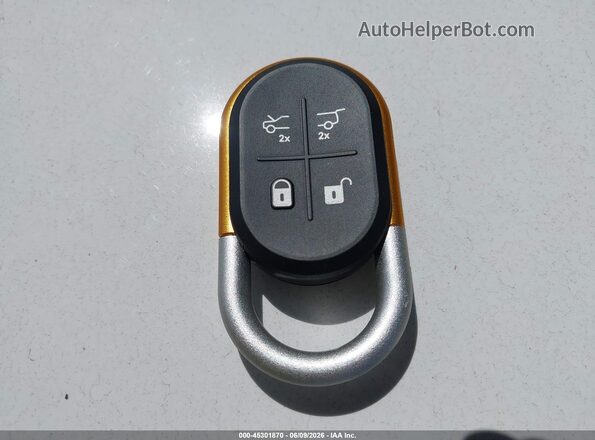 7PDSGABA6RN042505 2024 RIVIAN R1S White Вид панелі приладів