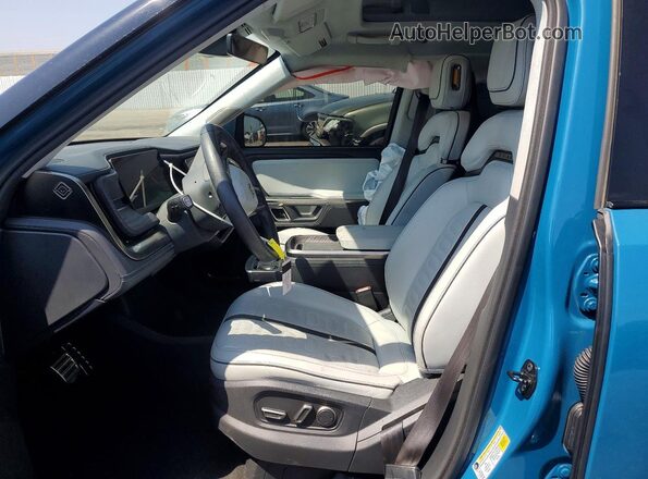 7PDSGABA9RN033281 2024 RIVIAN R1S Blue Widok wnętrza z przodu