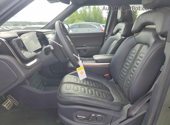 7PDSGABLXPN007917 2023 RIVIAN R1S Green Front interior view