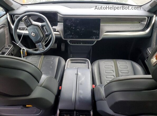 7PDSGABLXPN007917 2023 RIVIAN R1S Green Dashboard view