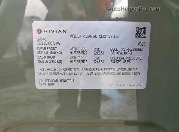 7PDSGABLXPN007917 2023 RIVIAN R1S Green 360 interior view