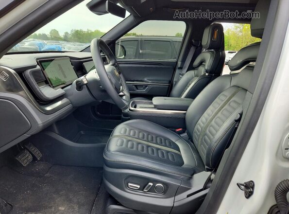7PDSGBBA2SN055358 2025 RIVIAN R1S White Vista interior delantera