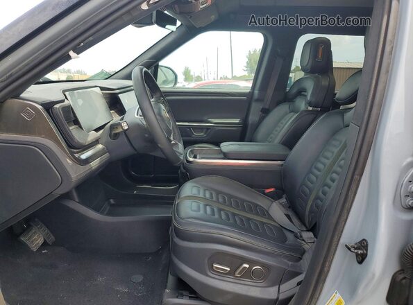 7PDSGBBA9SN054322 2025 RIVIAN R1S Gray წინა სალონის ხედი