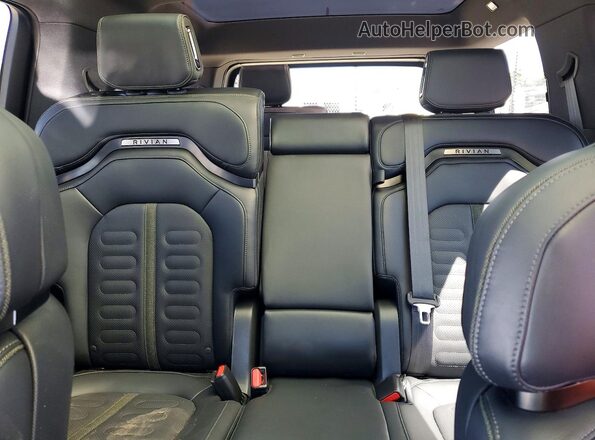7PDSGCBA0TN080413 2026 RIVIAN R1S Зеленый Вид задних сидений