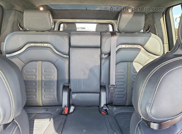 7PDSGCBA9RN036533 2024 RIVIAN R1S Black Вид задніх сидінь