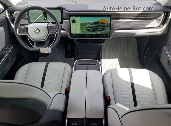 7PDSGGBA7TN079623 2026 RIVIAN R1S Charcoal Widok deski rozdzielczej