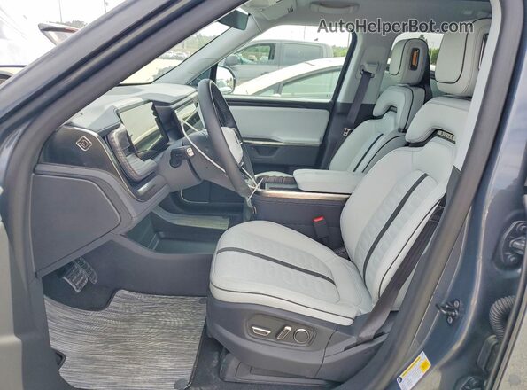 7PDSGGBA7TN079623 2026 RIVIAN R1S Charcoal Widok wnętrza z przodu