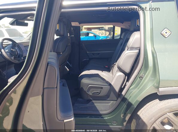 7PDSGGBA9TN076206 2026 RIVIAN R1S Green VIN sticker view