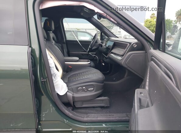 7PDSGGBA9TN076206 2026 RIVIAN R1S Green Front interior view