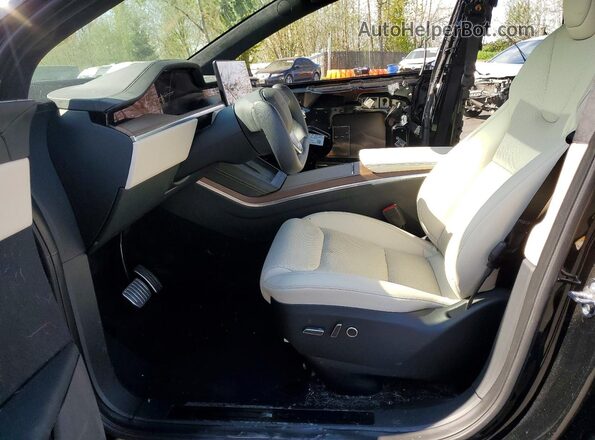 7SAXCAE5XPF367356 2023 TESLA MODEL Black Front interior view