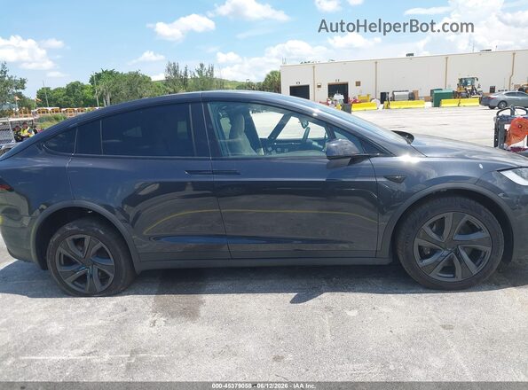 7SAXCBE51TF473212 2026 TESLA MODEL X Gray Вид задньої частини салону