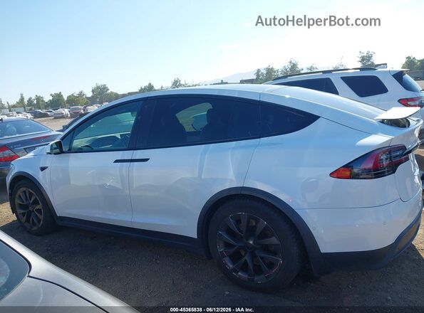 7SAXCBE56NF328928 2022 TESLA MODEL X Белый Панорамный вид салона 360°