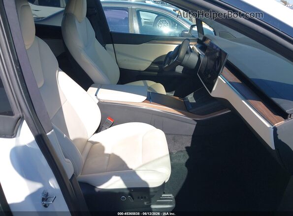 7SAXCBE56NF328928 2022 TESLA MODEL X Белый Вид салона спереди