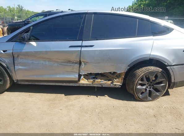 7SAXCBE58TF481775 2026 TESLA MODEL X Silver Вид спереду