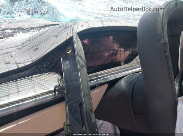 7SAXCBE67RF440331 2024 TESLA MODEL X Red Vista de los asientos traseros