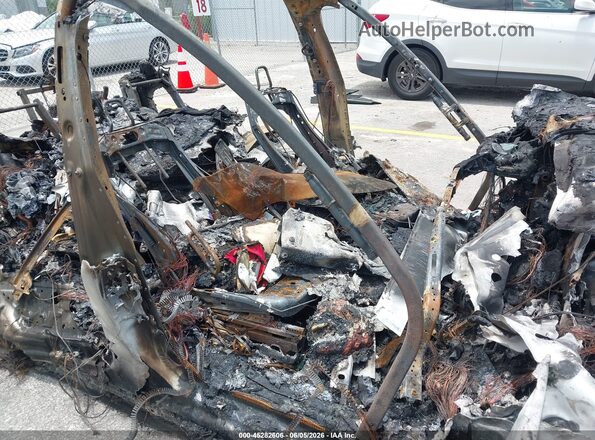 7SAXCBE69NF340581 2022 TESLA MODEL X Белый Вид салона спереди